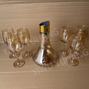 6 COUPES A BOISSON DOREES+ CARAFE